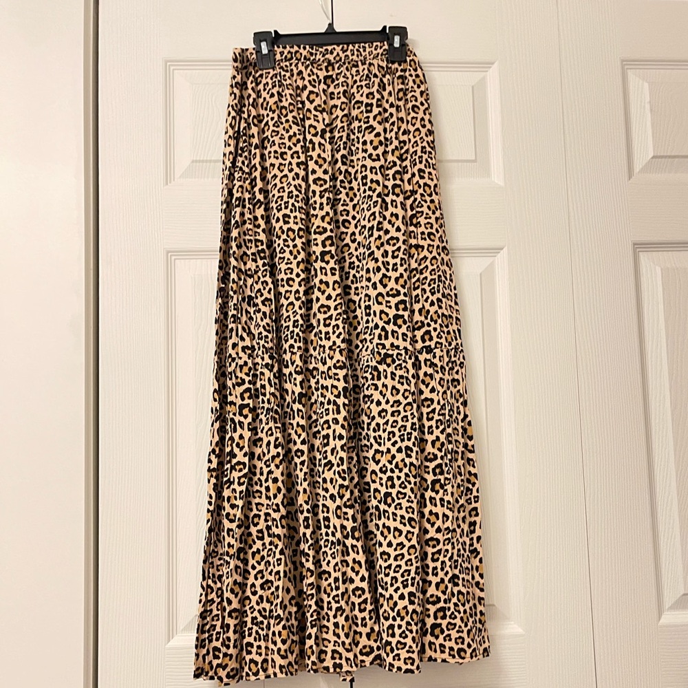 OFF TO BALI SKIRT IN LEOPARD PRINT by Showpo - Picture 5 of 7